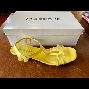 Classique Short Yellow Heels